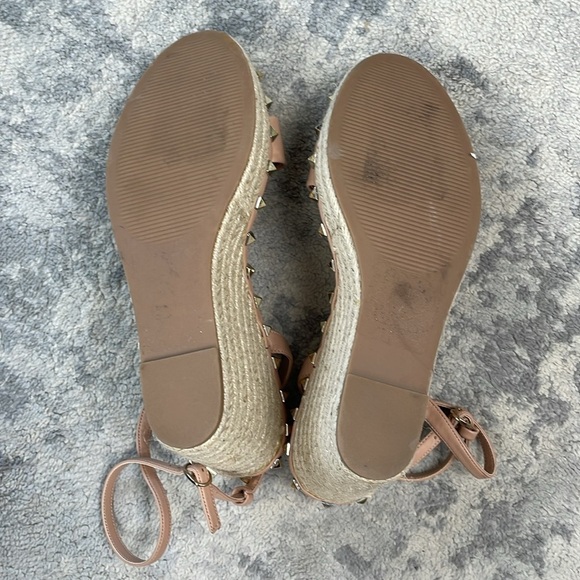 Steven New York Shells Platform Wedge Pyramid Stud Rockstud Sandals Nude Sz 11 - Picture 11 of 16